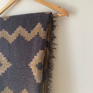 Wilfred Aritzia Diamond Mosaic Blanket Scarf